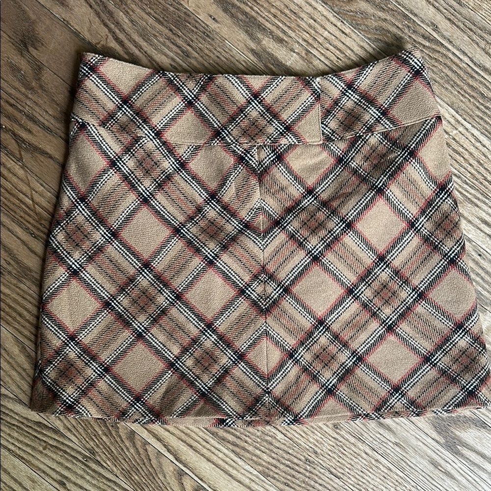 Laundry By Shelli Segal Beige Plaid Mini Skirt with Black & Red Accents